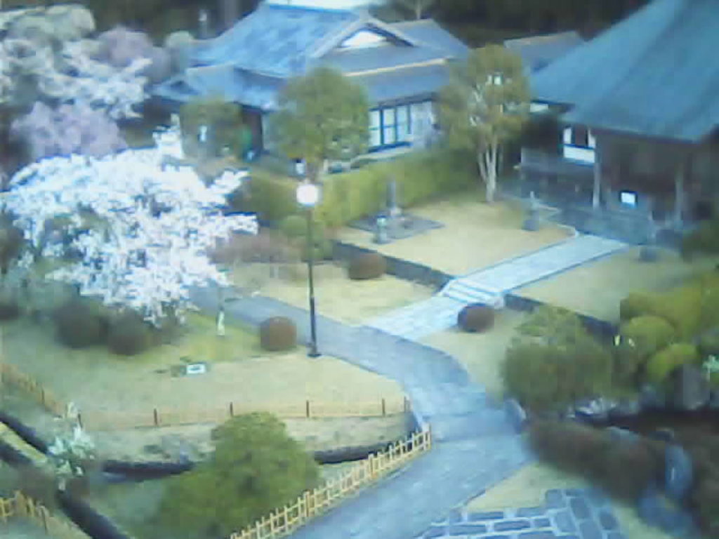 法祥園の西側、多宝蔵の前を俯瞰